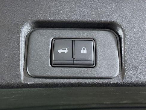 Used 2025 Nissan Rogue SV FWD image 29