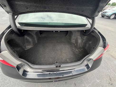 Used 2015 Toyota Camry SE image 18
