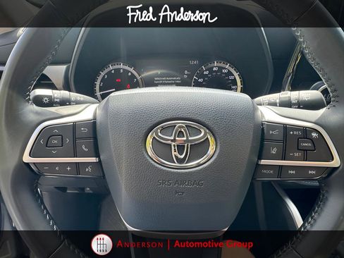 Used 2024 Toyota Highlander LE image 8