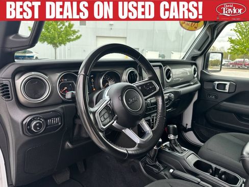 Used 2021 Jeep Gladiator Overland AWD/4WD image 12