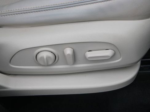 Used 2023 Buick Enclave Essence FWD image 27
