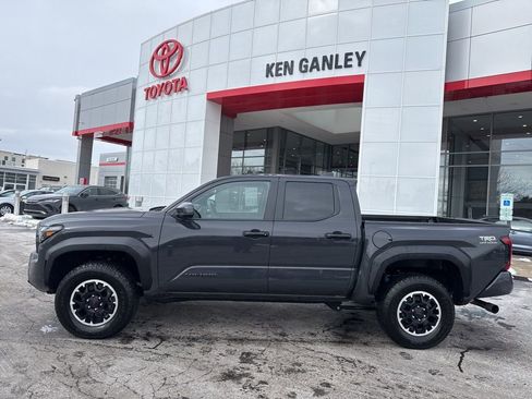 Certified 2025 Toyota Tacoma TRD Off-Road image 2