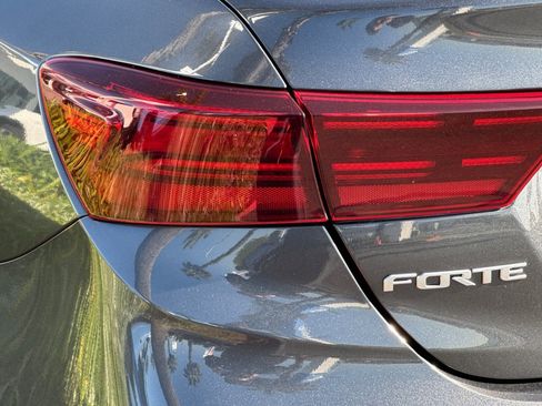 Used 2022 Kia Forte LXS image 12