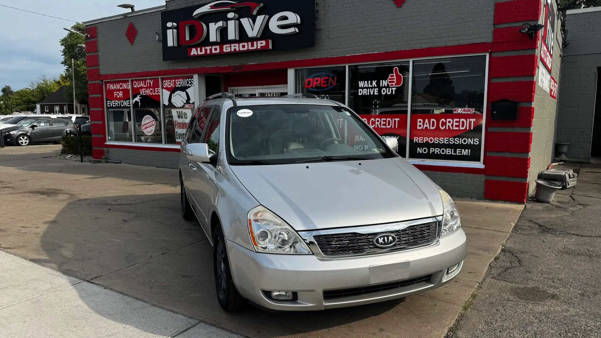 Used 2012 Kia Sedona EX w/ Luxury Pkg FWD image 4