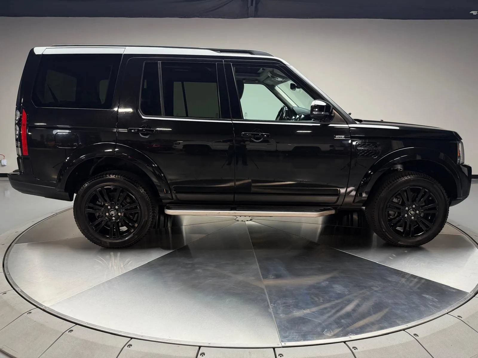 Used 2015 Land Rover LR4 HSE AWD/4WD image 6