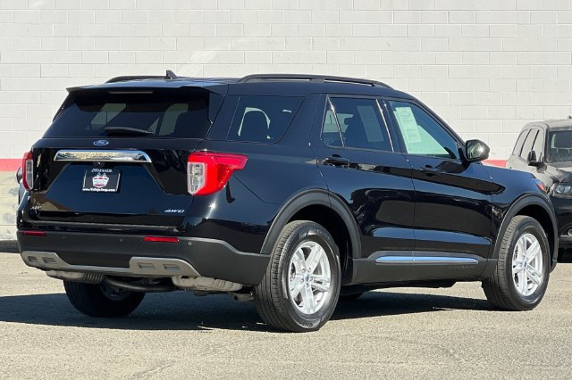 Used 2023 Ford Explorer XLT w/ Equipment Group 202A AWD/4WD image 4