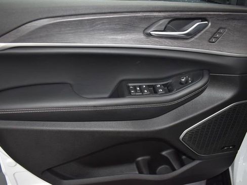 New 2025 Jeep Grand Cherokee L Limited w/ Black Appearance Package image 12