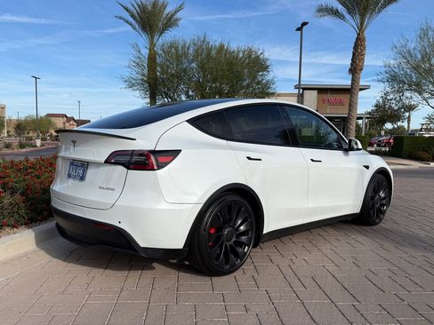 Used 2022 Tesla Model Y Performance image 3
