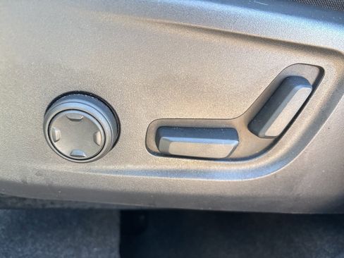 Certified 2025 Volvo XC40 B5 Plus image 20