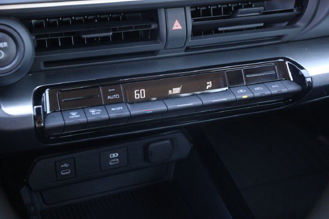 Used 2025 Toyota Prius LE AWD/4WD image 17