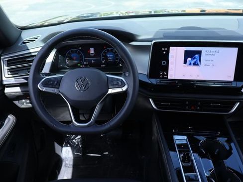 Certified 2024 Volkswagen Atlas Cross Sport SE w/ Panoramic Sunroof Package image 15