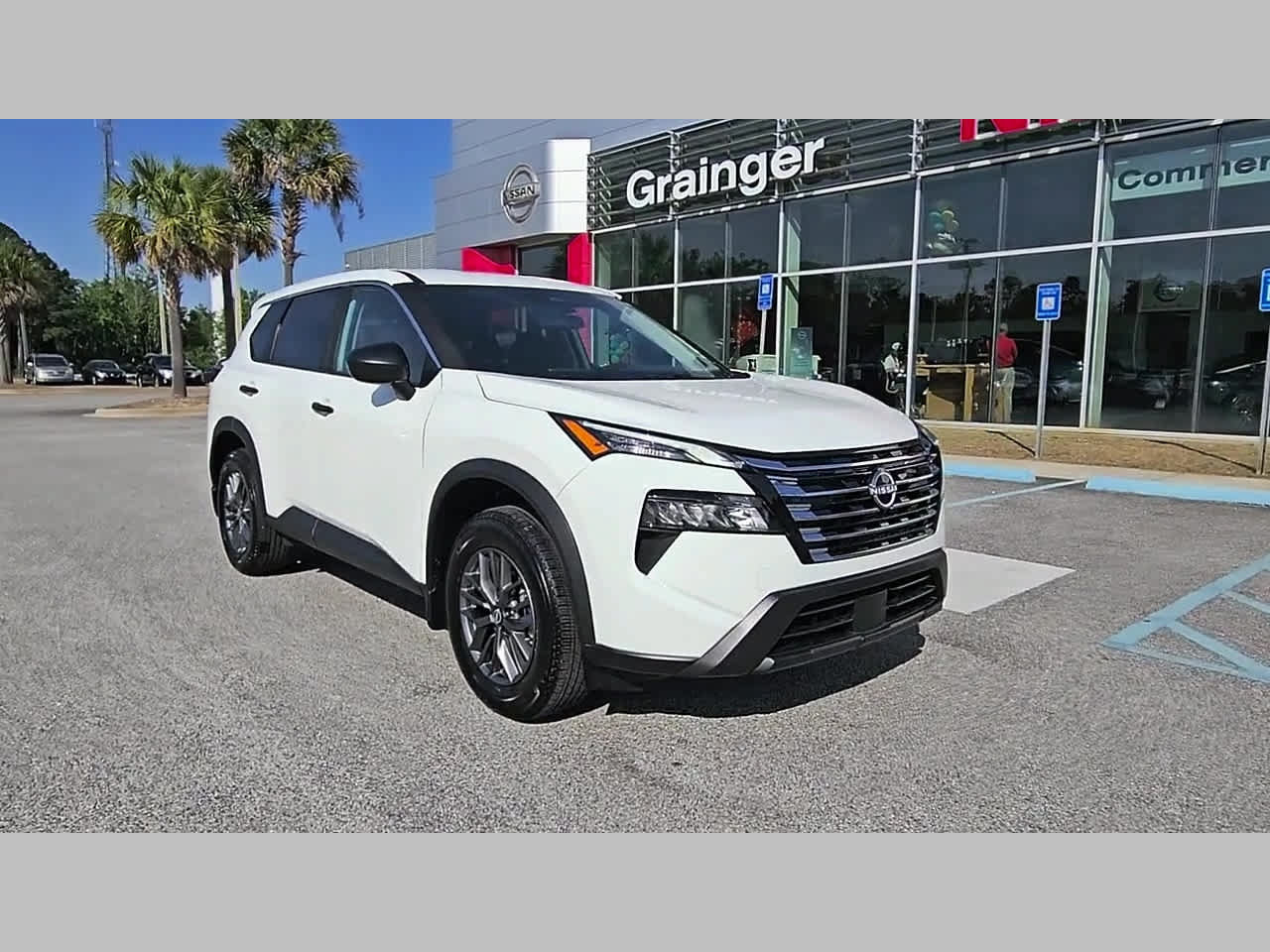 Used 2025 Nissan Rogue S FWD image 18