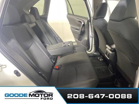 Used 2022 Toyota RAV4 LE image 21