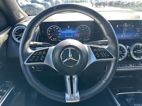 Used 2025 Mercedes-Benz GLB 250 4MATIC image 18