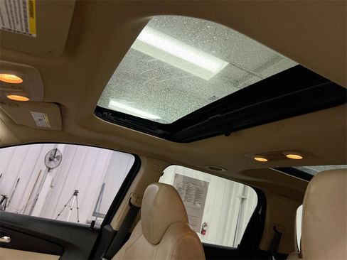 Used 2011 GMC Acadia Denali image 17