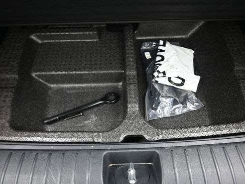 Used 2025 Kia Sportage LX image 12