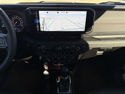 Used 2024 Jeep Wrangler Unlimited Rubicon image 21