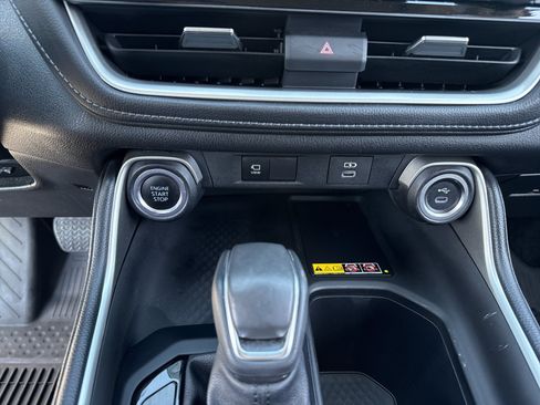 Used 2024 Toyota Grand Highlander AWD image 24