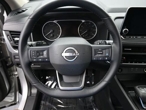 Used 2025 Nissan Rogue SV AWD/4WD image 21