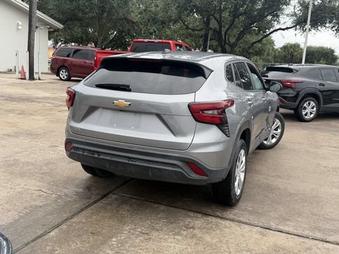 Used 2025 Chevrolet Trax LS FWD image 5