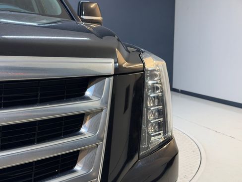 Used 2020 Cadillac Escalade ESV Premium Luxury AWD/4WD image 10