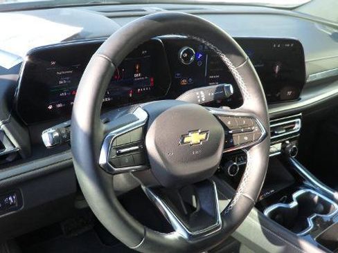 Used 2025 Chevrolet Traverse LT image 30