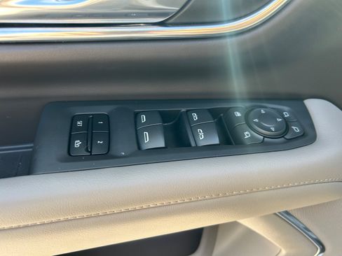 Used 2023 Chevrolet Tahoe Z71 w/ Z71 Off-Road Package AWD/4WD image 18