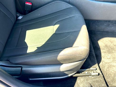 Used 2024 Hyundai Elantra SEL image 25