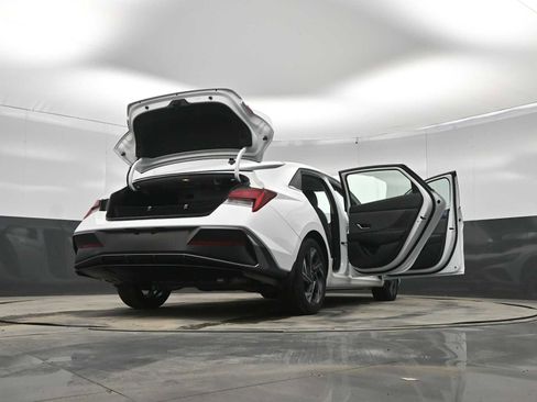 New 2026 Hyundai Elantra Limited image 45
