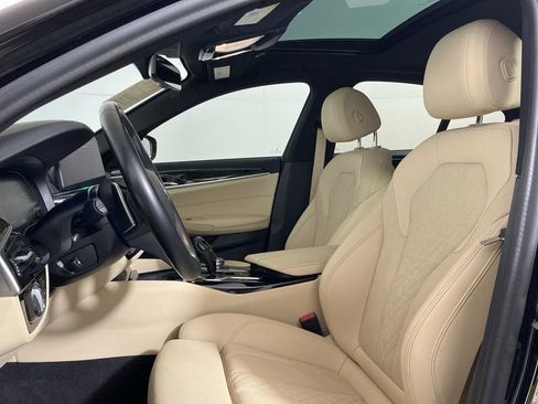 Used 2021 BMW 540i w/ Convenience Package image 31