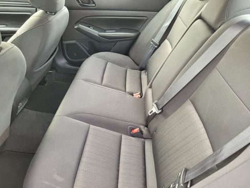 Used 2024 Nissan Altima 2.5 SV image 14