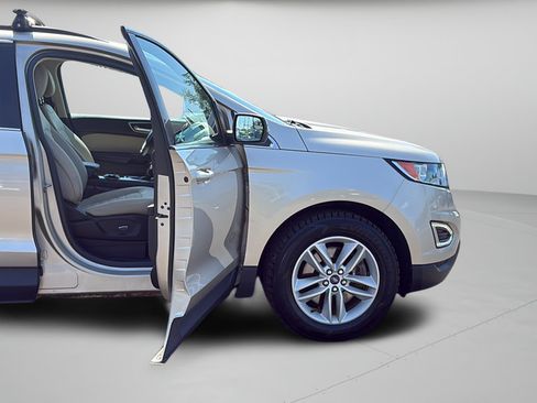 Used 2018 Ford Edge SEL AWD/4WD image 25