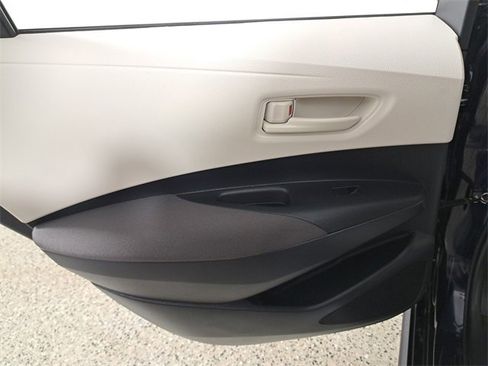 Used 2025 Toyota Corolla LE image 14