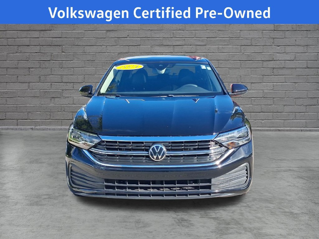 Certified 2024 Volkswagen Jetta SE w/ Panoramic Sunroof Package FWD image 2
