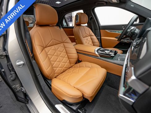 Used 2023 BMW 740i RWD image 12