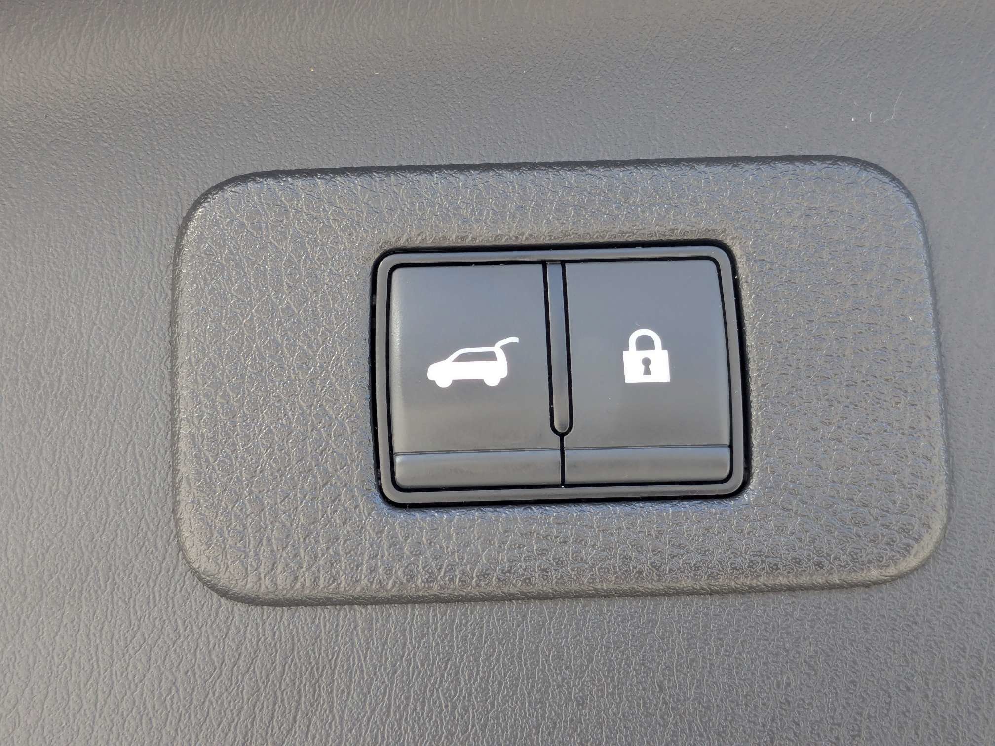 Used 2024 Nissan Armada SL w/ Captain's Chairs Package RWD image 14