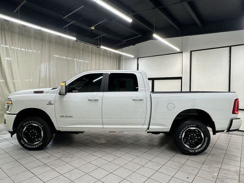 Used 2026 RAM 2500 Laramie AWD/4WD image 11