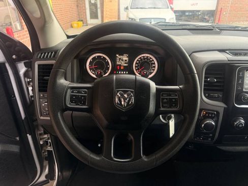 Used 2017 RAM 1500 Express AWD/4WD image 9
