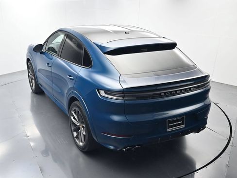 Certified 2025 Porsche Cayenne Coupe AWD/4WD image 35