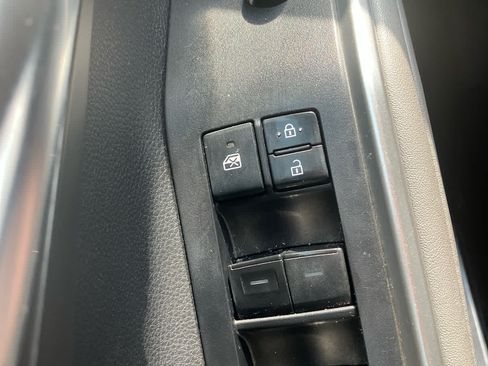 Used 2020 Toyota Highlander XLE AWD/4WD image 12