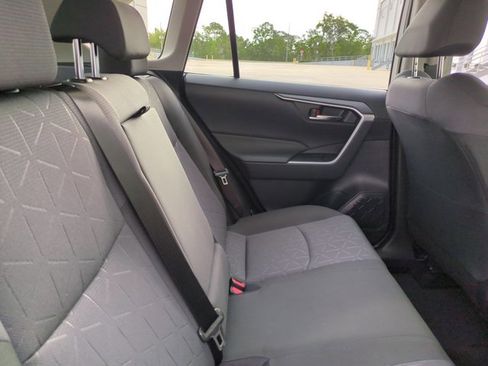 Used 2024 Toyota RAV4 XLE AWD/4WD image 19