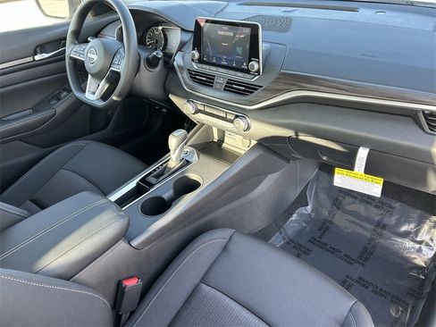 New 2025 Nissan Altima 2.5 SV image 8
