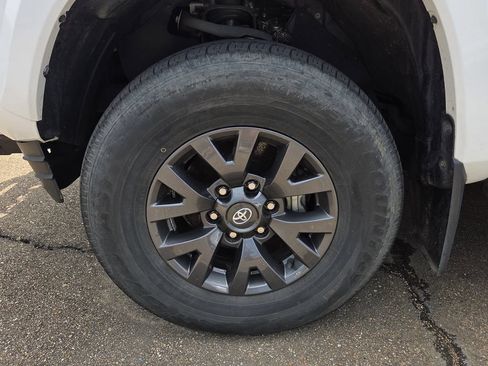 Used 2022 Toyota Tacoma SR5 RWD image 7