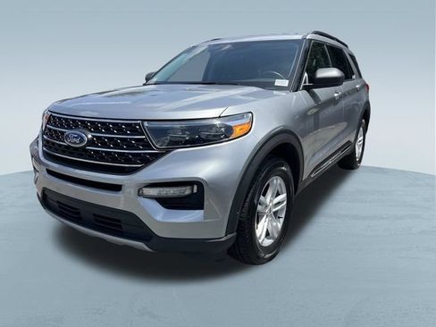 Certified 2023 Ford Explorer XLT w/ Equipment Group 202A AWD/4WD image 9