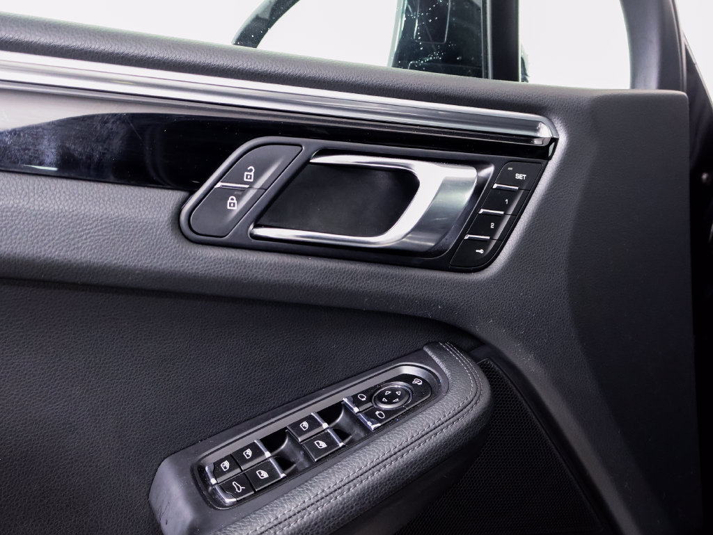 Certified 2025 Porsche Macan S w/ Premium Package Plus AWD/4WD image 20