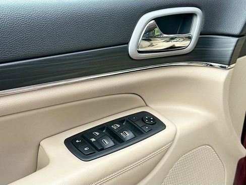Used 2020 Jeep Grand Cherokee Limited image 18