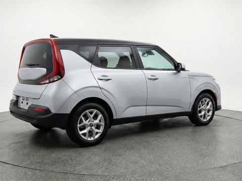 Used 2025 Kia Soul LX w/ LX Technology Package FWD image 9