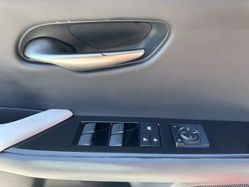 Used 2019 Lexus UX 200 w/ Premium Package image 25