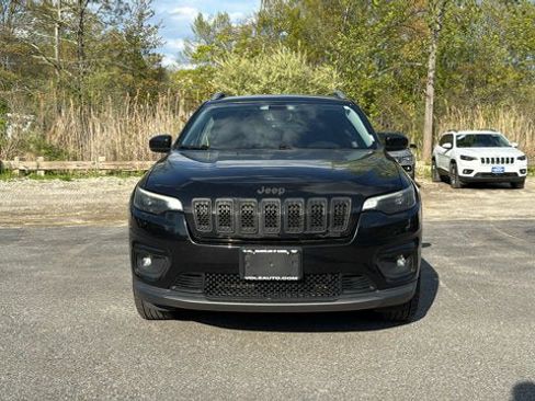 Used 2019 Jeep Cherokee Limited w/ Trailer Tow Group AWD/4WD image 3
