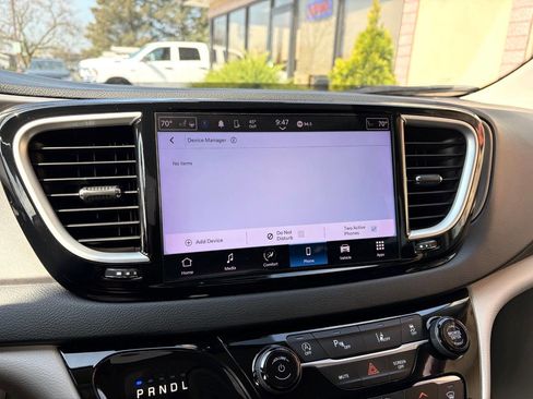 Used 2023 Chrysler Pacifica Touring-L FWD image 24